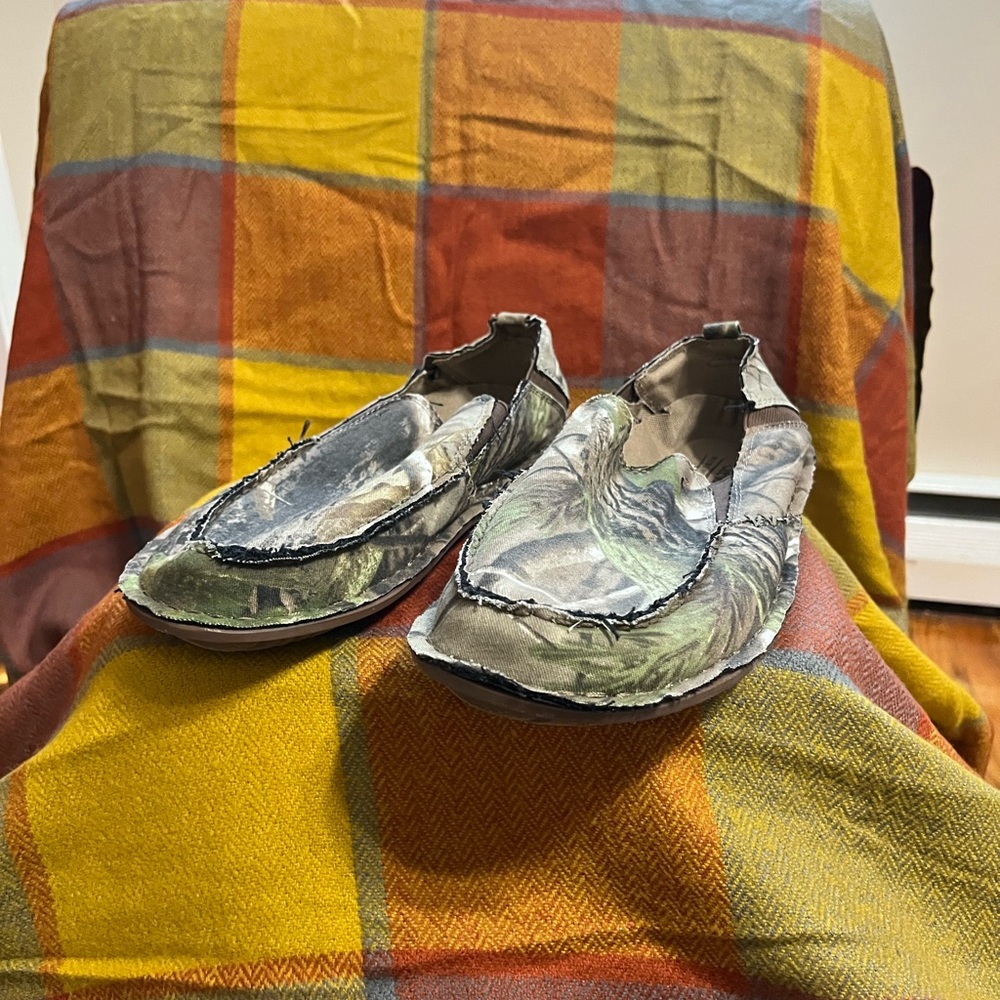 Men slip on